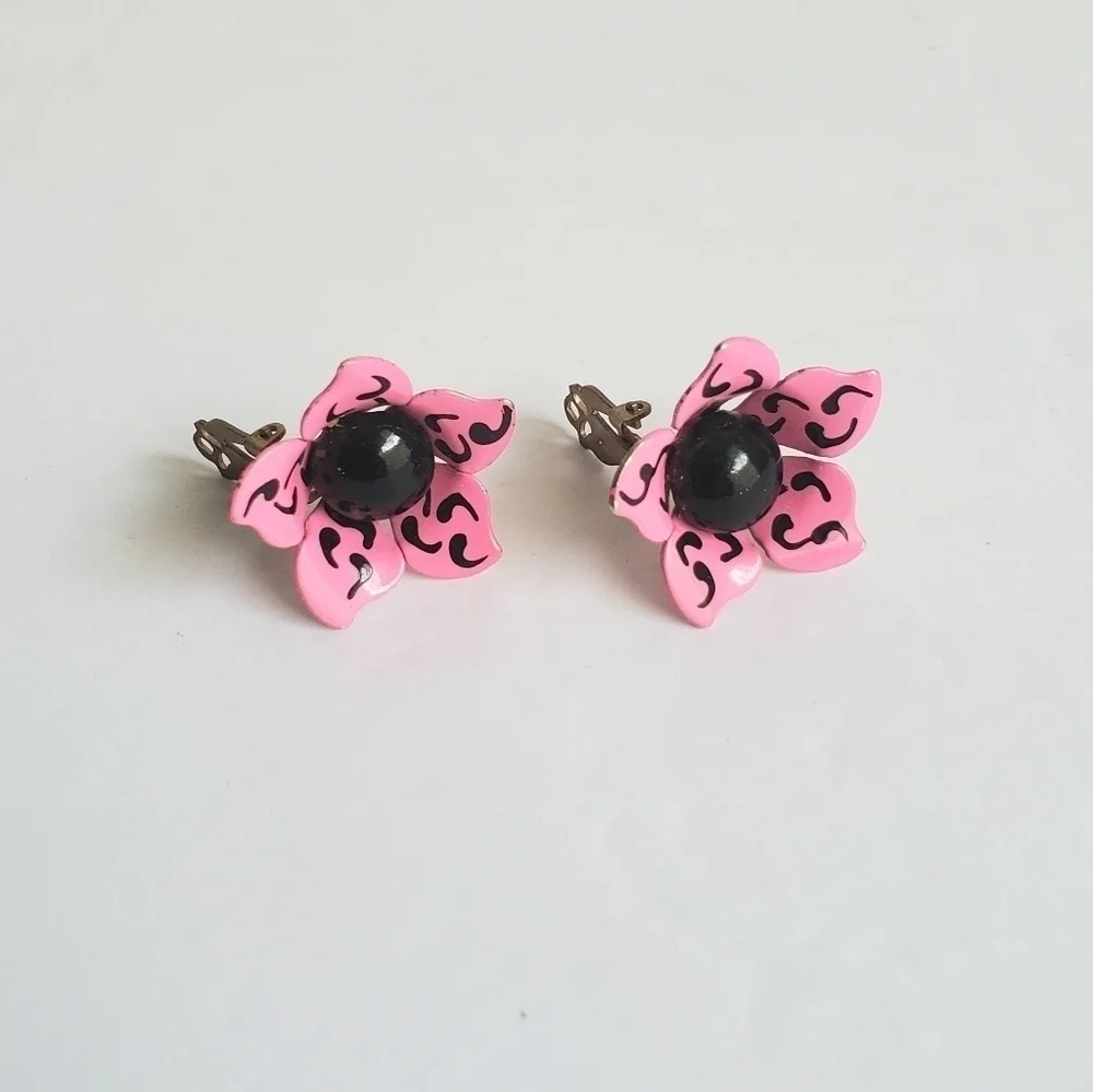 Vintage Daisy Flower Earring Hot Pink & Black Clip-On 60s Retro Mod‎ Floral